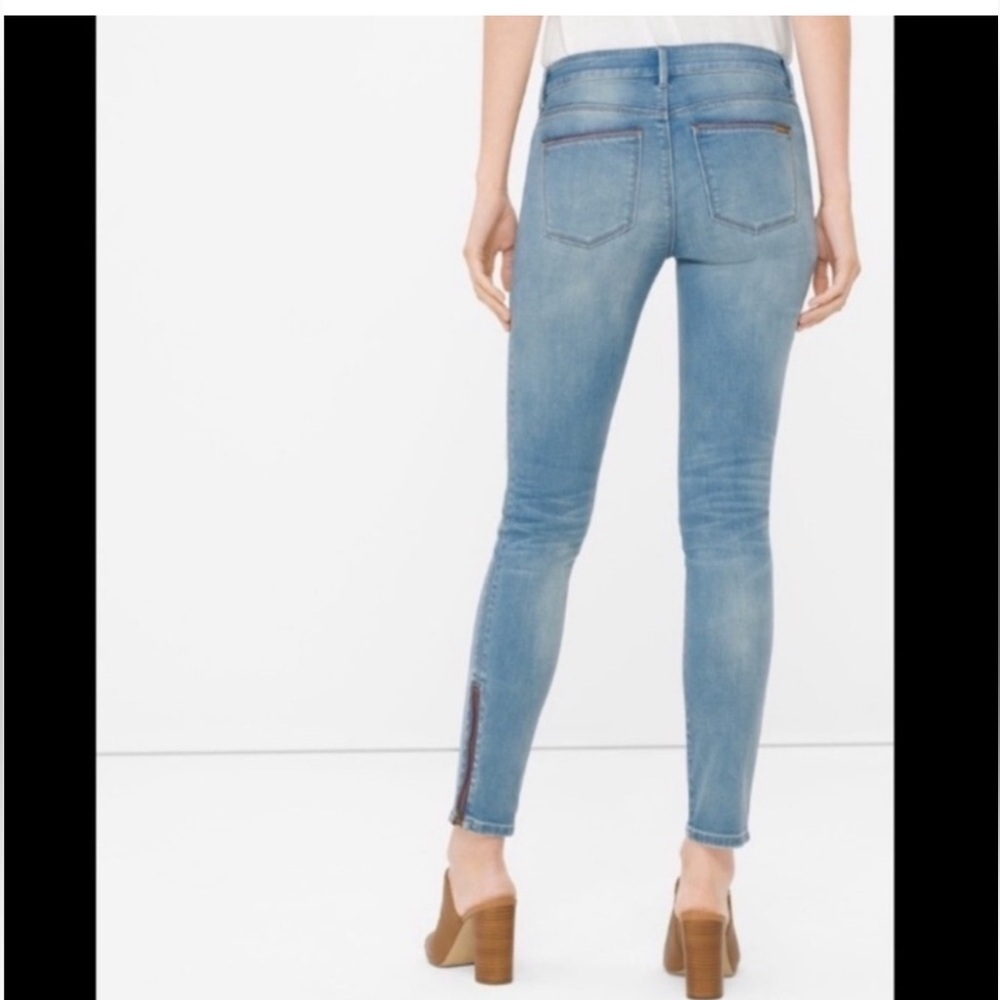 White House Black Market Leather Trim Zip Ankle Skimmer Jeans Light Wash size 8 - Picture 3 of 15